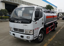 東風多利卡5噸油罐車
